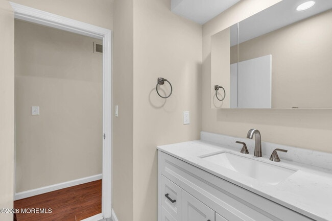 Building Photo - 404 9th Ave