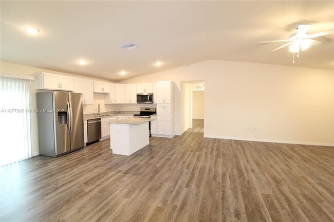 Building Photo - 555 Oakshire Ln