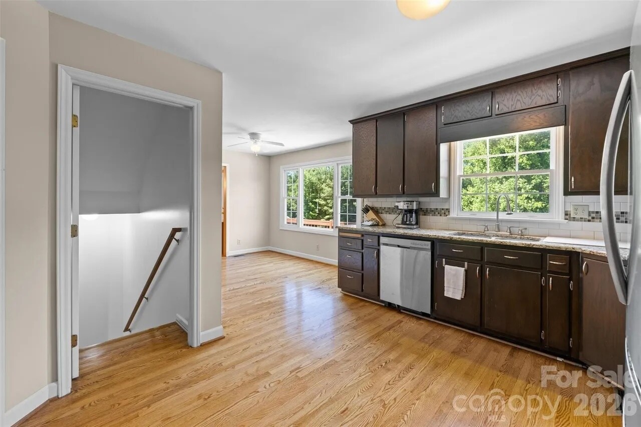 Building Photo - 3010 Eaker Dr