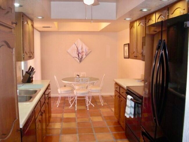 Building Photo - 4303 E Cactus Rd