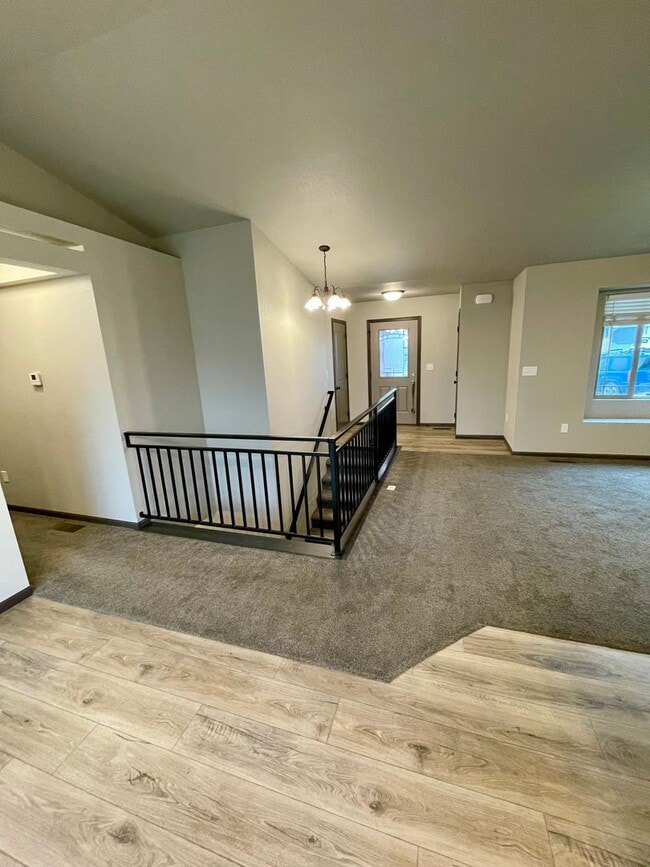 Building Photo - * 3 - 2 - 1 SPECIAL! * NEWER 4 Bedroom, 3 ...