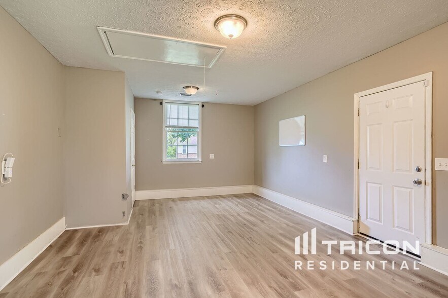 Building Photo - 100 Yorkside Pl