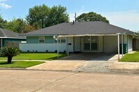 Building Photo - 3212 Thornwood Dr