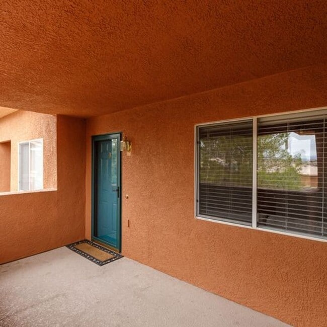 Building Photo - Upper Level 2 bedroom, 2 bathroom with great views at The Falls