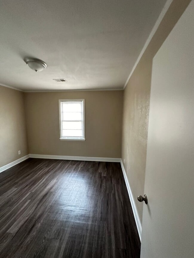 Building Photo - 2045 Lamar Ave