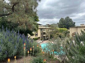 Building Photo - 6708 Hillpark Dr
