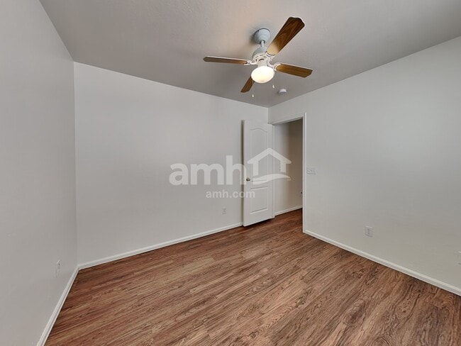 Building Photo - 446 E Kelsi Ave