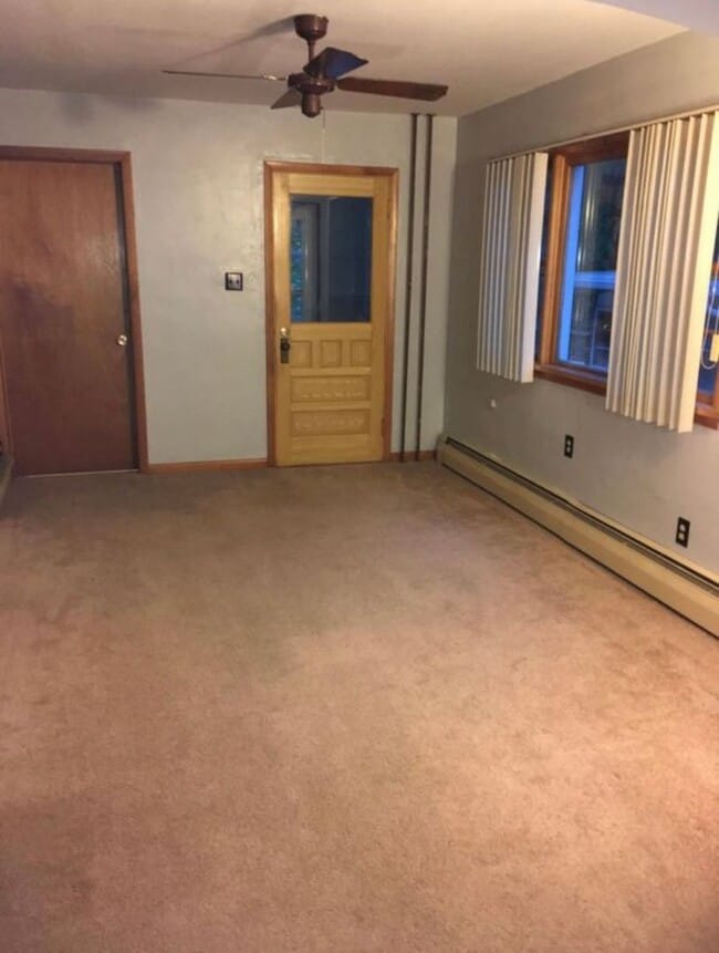 Building Photo - 3 bedroom 1 bathroom