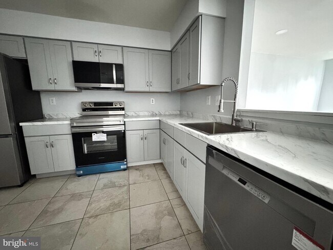 Building Photo - 7527 Belle Grae Dr