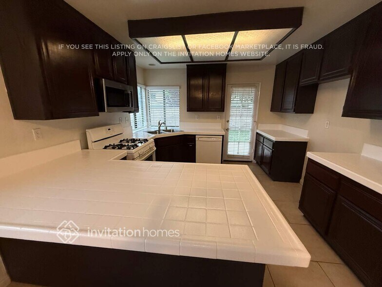 Building Photo - 25906 Adolfo Ct