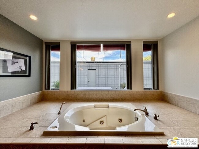 Building Photo - 515 Desert Lakes Dr