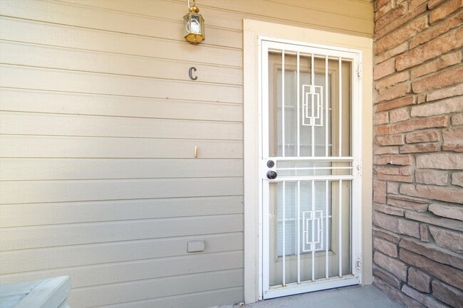 Building Photo - Fantastic Littleton condo  2 bedrooms and ...