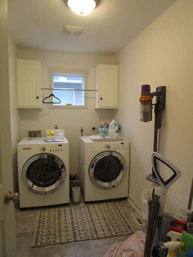 Building Photo - 574 Ruby Peak Avenue