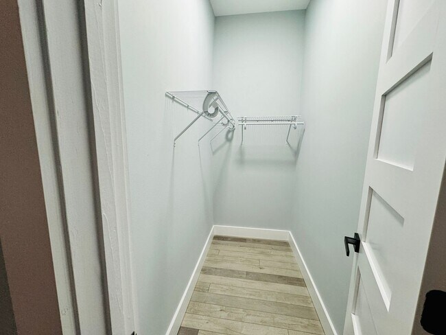 Building Photo - RATE DROP ALERT! (was $2600/month)