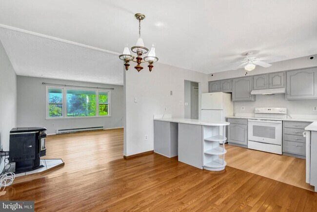 Building Photo - 4570 Lawnvale Dr