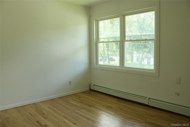 Building Photo - 8 Tanglewood Dr
