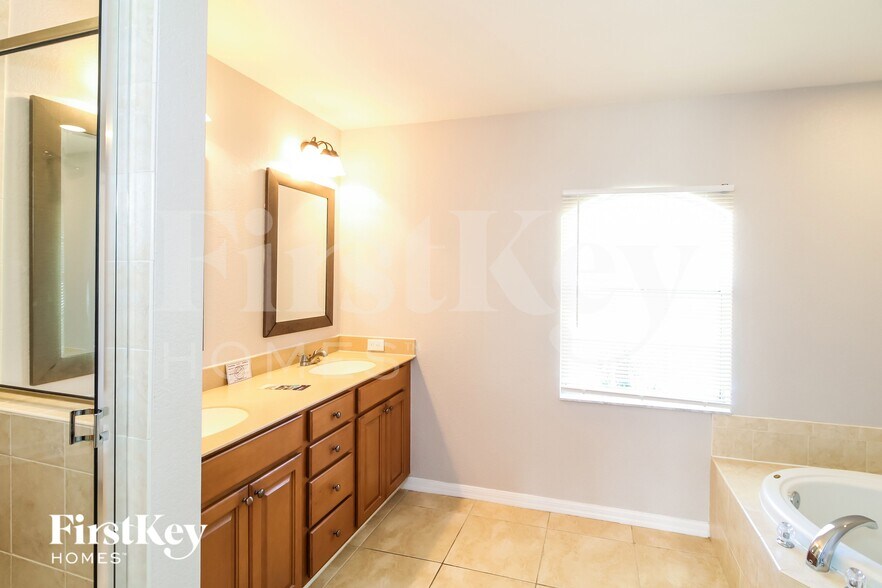 Building Photo - 1406 Glenan Rd