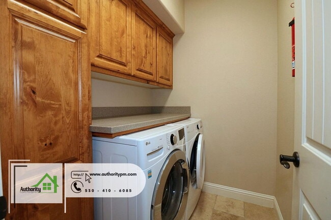Building Photo - 4750 Pheasant Dr