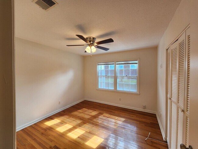 Building Photo - Coastal Charmer on IOP