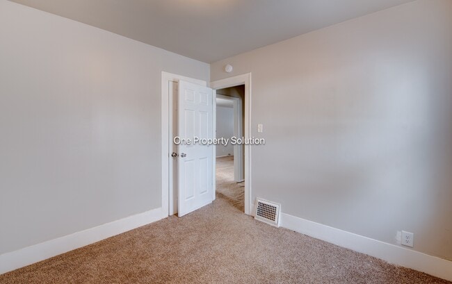 Building Photo - 7005 Broadway