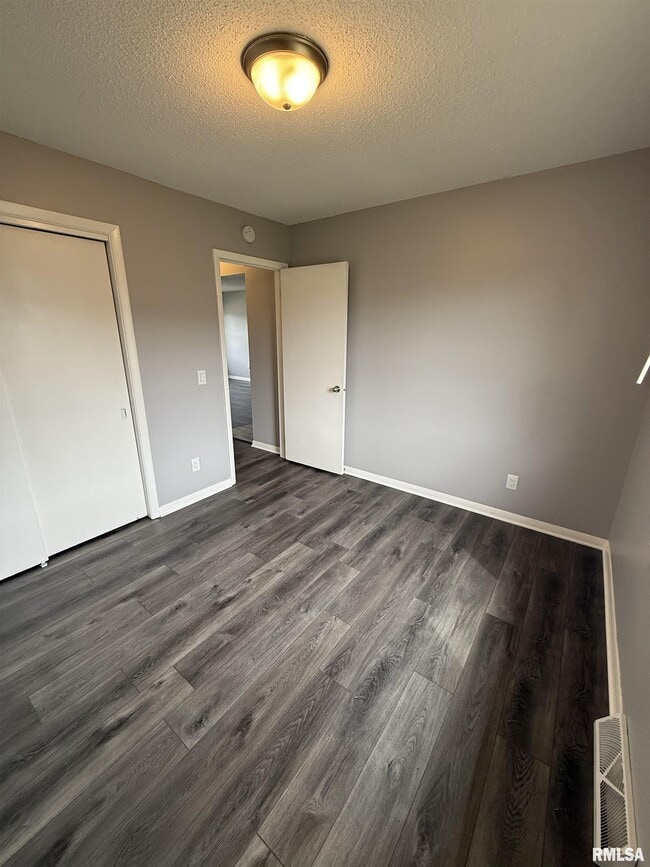 Building Photo - 2843 High Point Dr