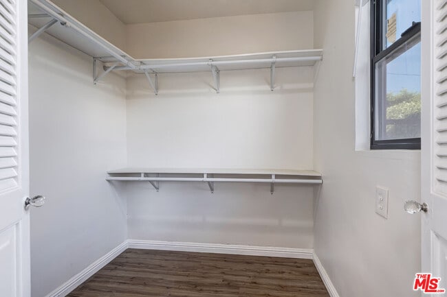 Building Photo - 9125 David Ave