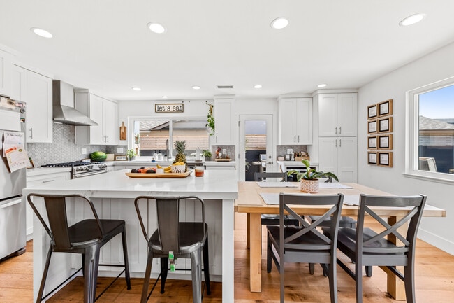 Building Photo - 6522 Farinella Dr