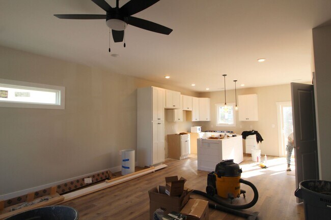 Building Photo - Brand new home in downtown Harrisonburg.