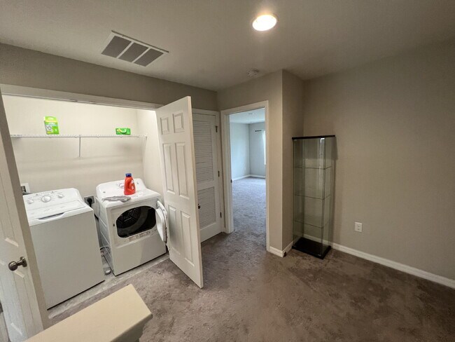 Building Photo - 7016 Grand Elm Dr