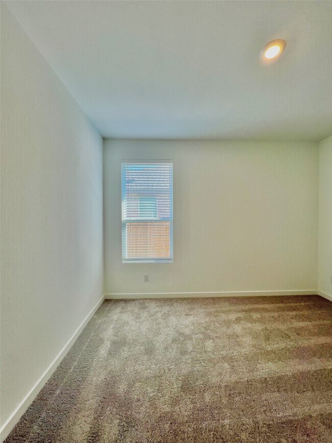 Building Photo - 10615 Summers Wy