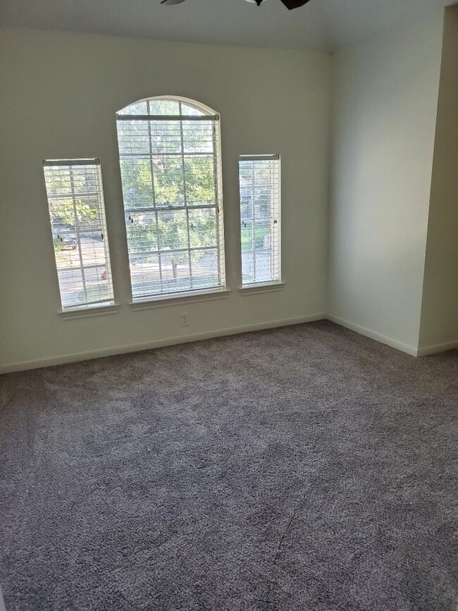 Building Photo - 7211 N Hearthstone Green Dr