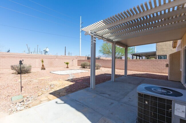 Building Photo - Spacious 3-Bedroom, 2.5-Bath Two-Story Hom...