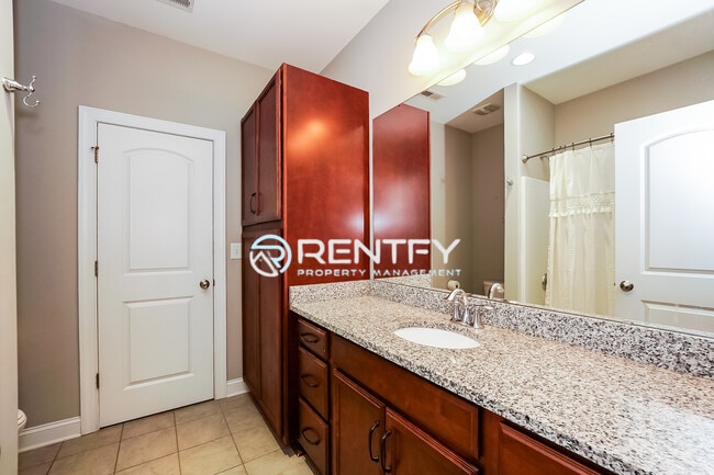 Building Photo - 2506 Gallery Drive