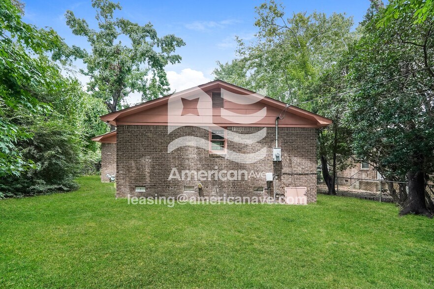 Building Photo - 144 Charmont Dr
