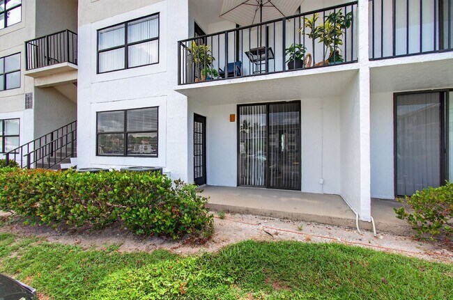 Building Photo - ONE BEDROOM ONE BATHROOM! WATERFRONT COMMU...