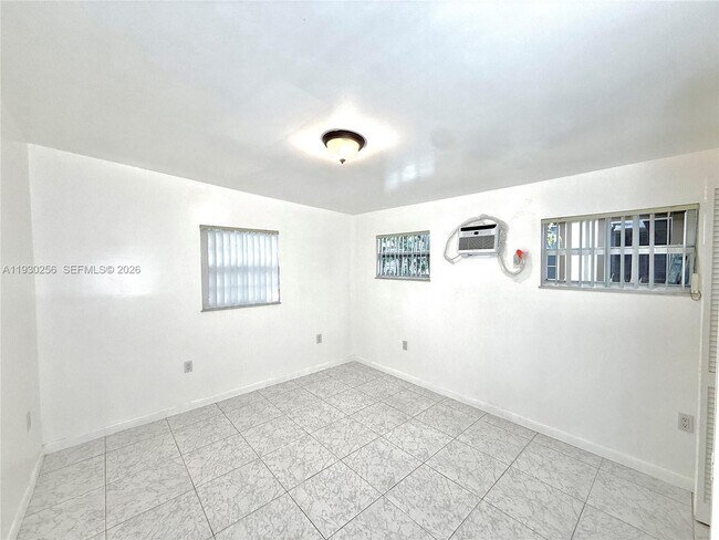 Building Photo - 1001 NW 23rd Ct