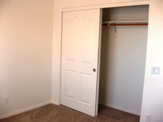 Building Photo - 2321 Palisades Dr