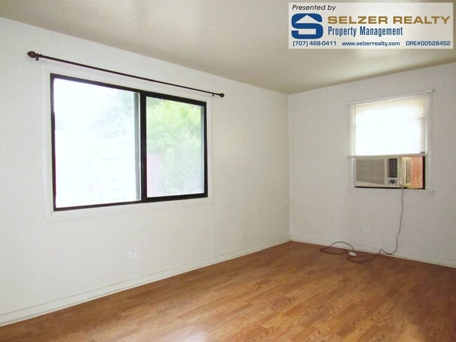 Building Photo - Cozy & conveniently located 1 bd. duplex!