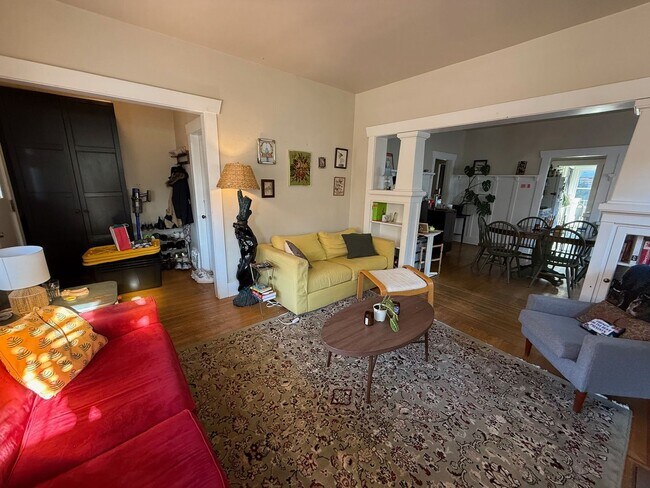 Building Photo - Beautiful 4-Bedroom Home in the Heart of Wallingford