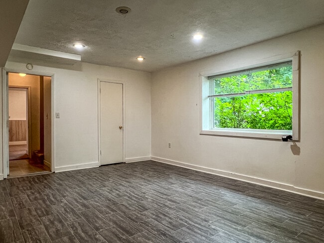 Building Photo - 1411 West Ave