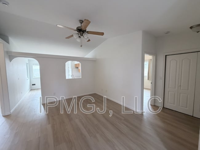 Building Photo - 484 Ridge Ln