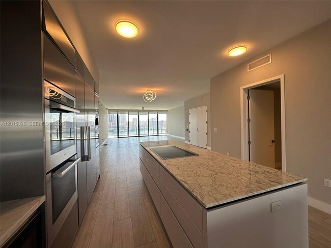 Building Photo - 5000 Island Estates Dr