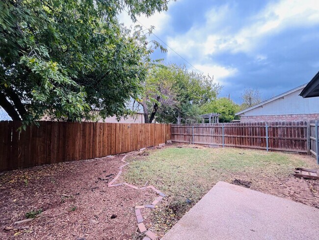 Building Photo - 320 Spring Branch Ln