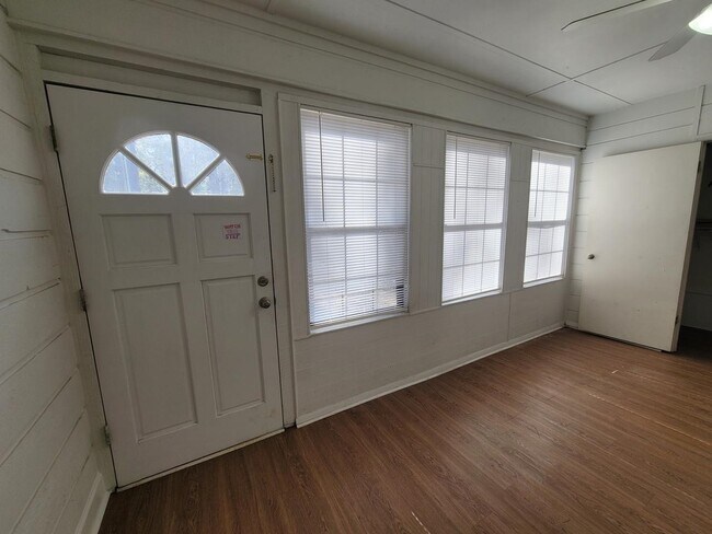 Building Photo - 1555 San Luis Rd