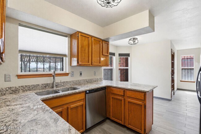 Building Photo - 6900 Imperial Ridge Dr