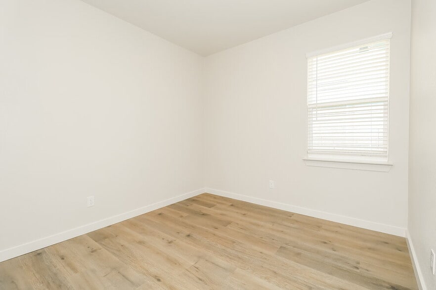 Building Photo - 1508 Harvester Dr