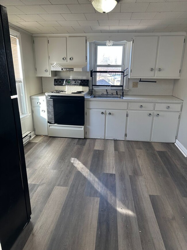 Building Photo - 127 Schoolhouse Rd