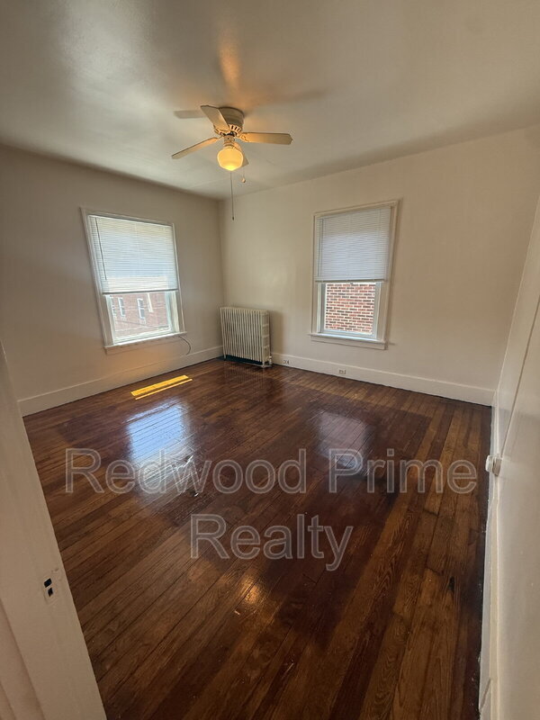 Building Photo - 110 S Lloyd St