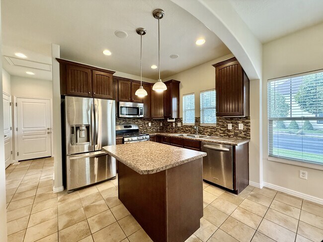 Building Photo - 10753 Topview Rd
