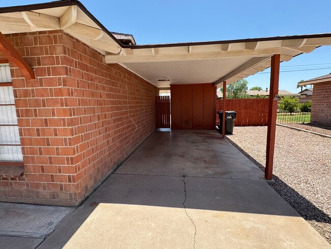 Building Photo - NICE UPDATED 2BED 1BATH HOME LOCATED NEAR ...